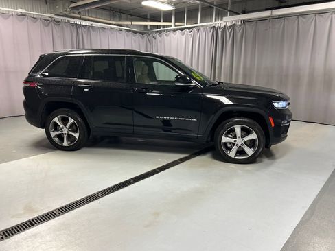 Used 2024 Jeep Grand Cherokee Limited w/ Trailer Tow Package image 8