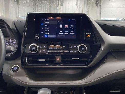 Used 2023 Toyota Highlander LE image 27