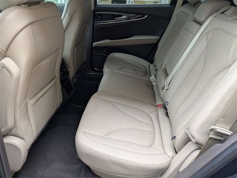 Used 2023 Lincoln Nautilus Reserve w/ Luxury Package image 27