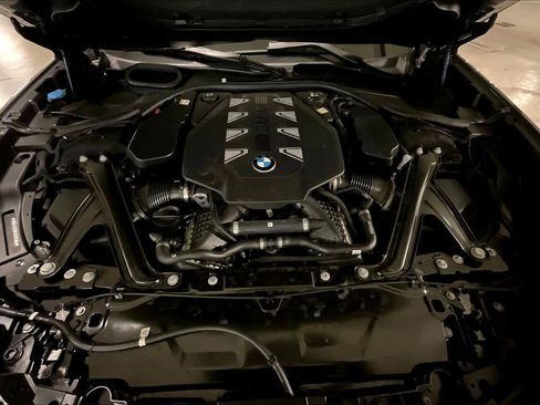 Certified 2025 BMW 760i xDrive w/ Executive Package image 29