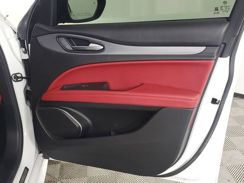 Used 2021 Alfa Romeo Stelvio Ti Sport image 21