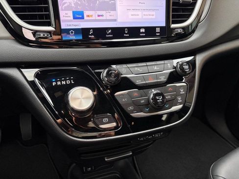 Used 2025 Chrysler Pacifica Select FWD image 29
