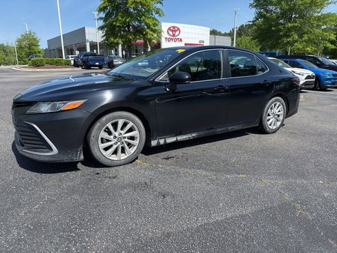 Used 2021 Toyota Camry LE image 1
