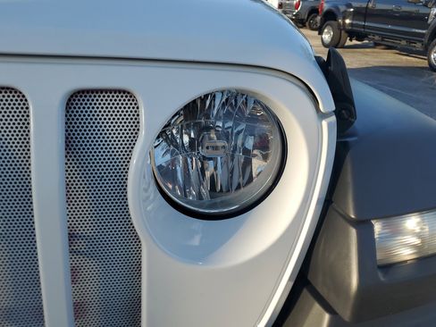 Used 2020 Jeep Gladiator Sport w/ Quick Order Package 24S image 3