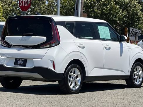 Used 2024 Kia Soul LX w/ Option Group 015 FWD image 5