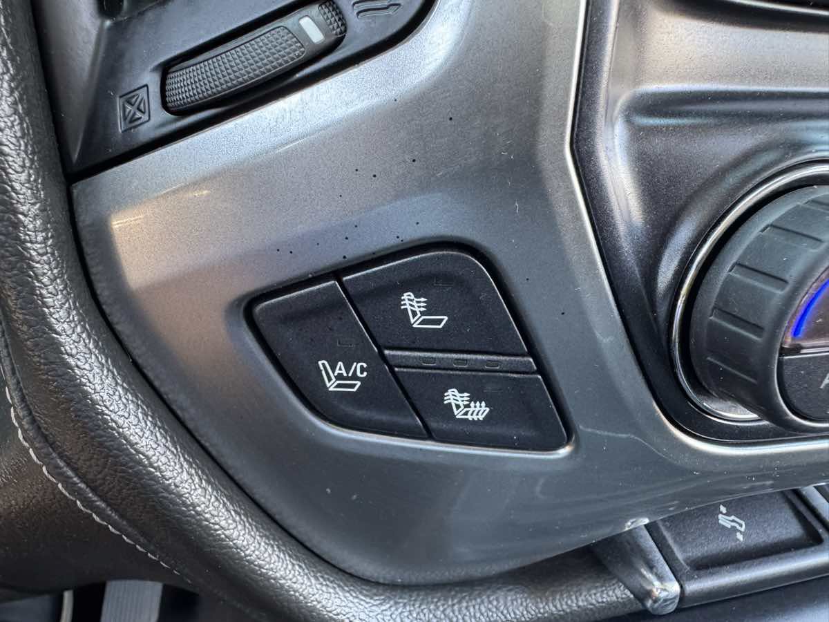 Used 2015 Chevrolet Silverado 1500 LTZ RWD image 31
