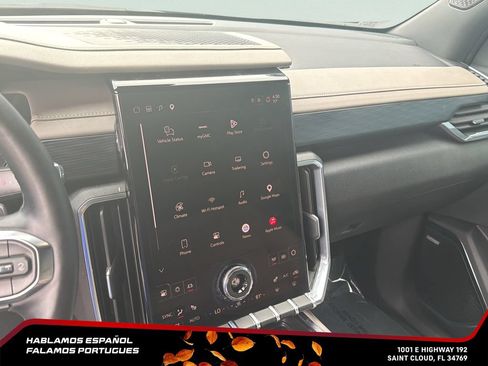 Certified 2026 GMC Acadia Elevation w/ Elevation Premium Package FWD image 18