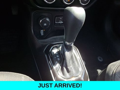 Used 2017 Jeep Renegade Altitude AWD/4WD image 14