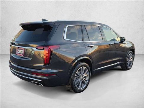 Used 2022 Cadillac XT6 Premium Luxury image 5