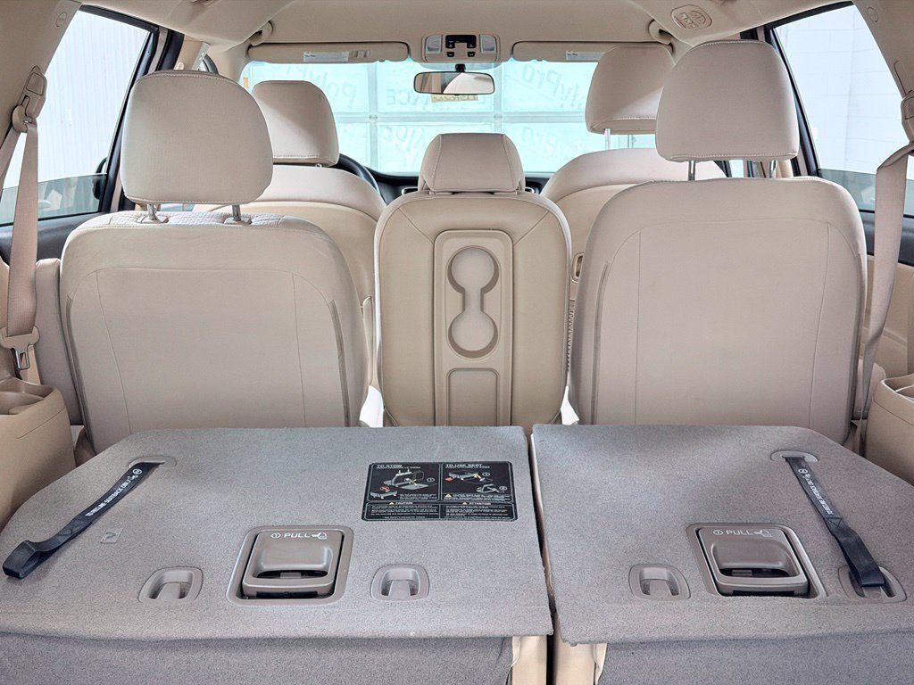 Used 2017 Kia Sedona LX FWD image 29