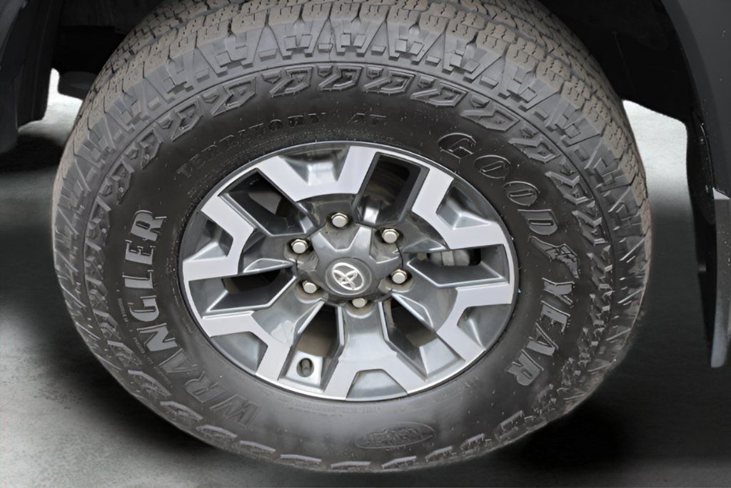 Certified 2023 Toyota Tacoma TRD Off-Road w/ TRD Premium Off Road Package AWD/4WD image 3