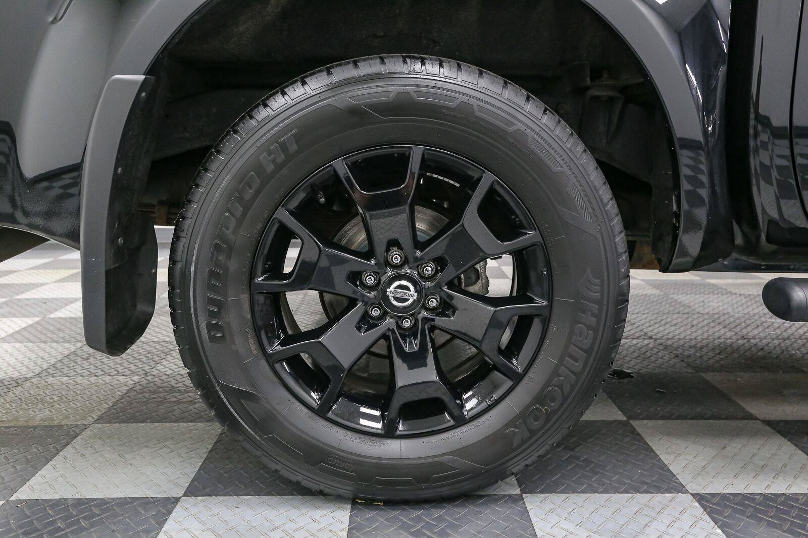 Used 2021 Nissan Frontier SV w/ Midnight Edition Floor Mats AWD/4WD image 17