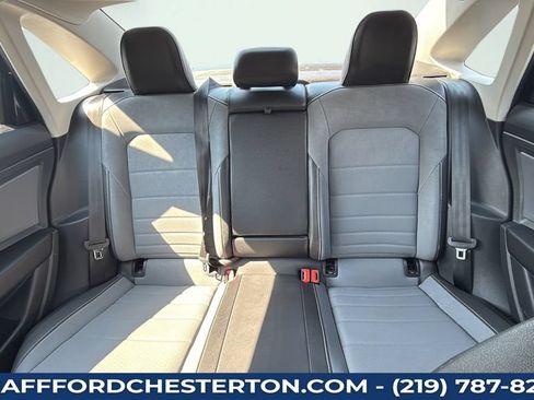 Used 2025 Volkswagen Jetta SE FWD image 25