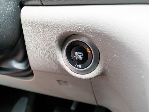 Used 2020 Chrysler Pacifica Touring-L image 26