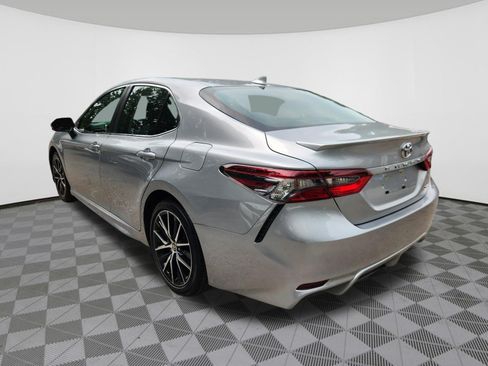 Used 2023 Toyota Camry SE w/ Cold Weather Package FWD image 3