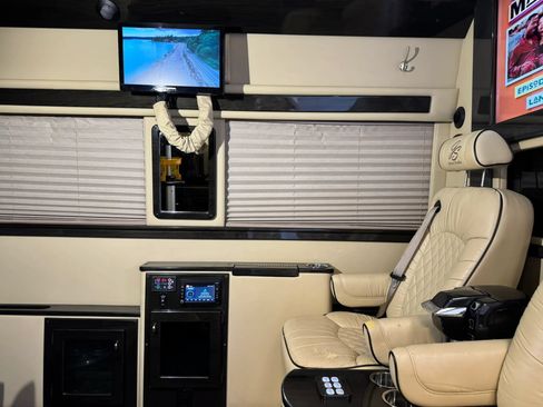 Used 2015 Mercedes-Benz Sprinter 2500 image 40