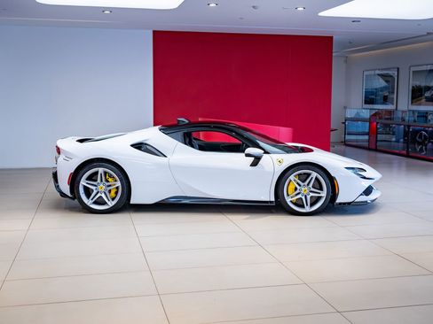 Used 2022 Ferrari SF90 Stradale AWD/4WD image 7