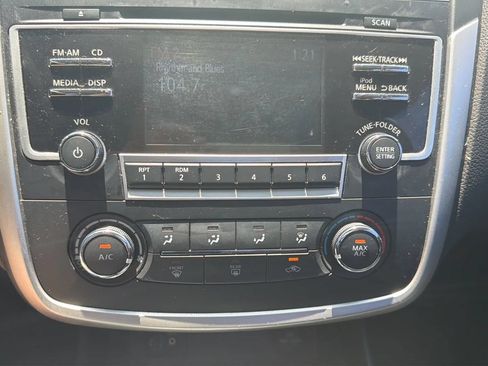 Used 2017 Nissan Altima 2.5 S w/ Power Driver Seat Package FWD image 16