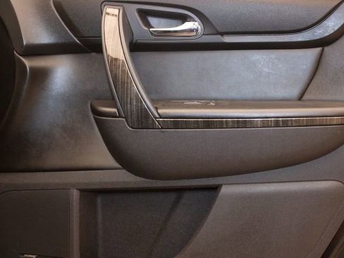 Used 2013 GMC Acadia SLT image 11