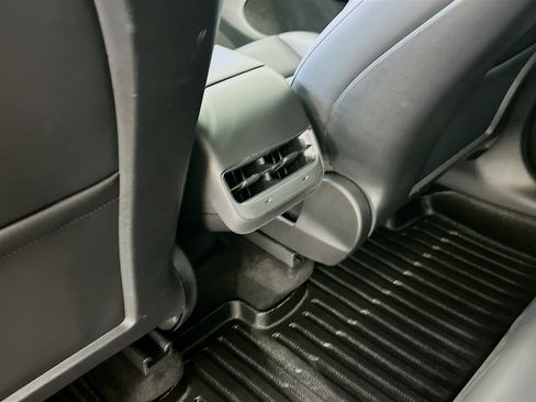 Used 2023 Tesla Model Y Long Range image 27