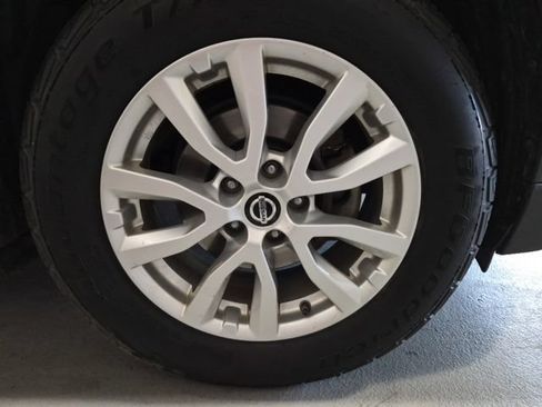 Used 2018 Nissan Rogue SV w/ Premium Package AWD/4WD image 26