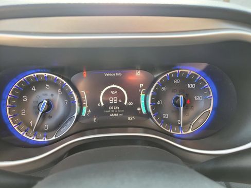 Used 2024 Chrysler Pacifica Touring-L FWD image 26