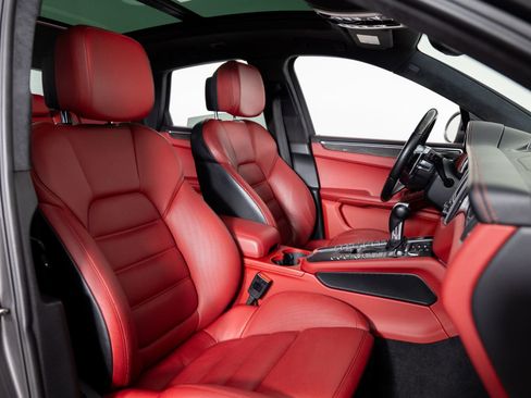 Used 2016 Porsche Macan Turbo image 28