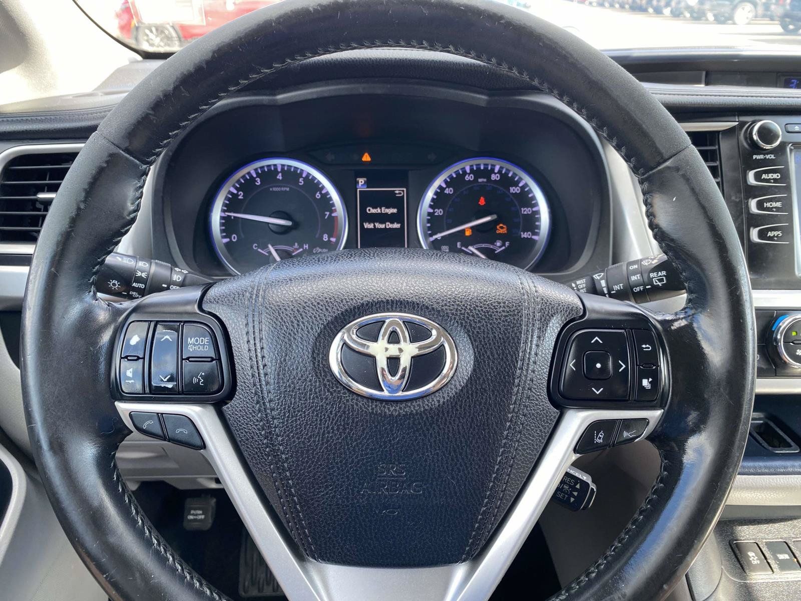 Used 2017 Toyota Highlander XLE FWD image 26