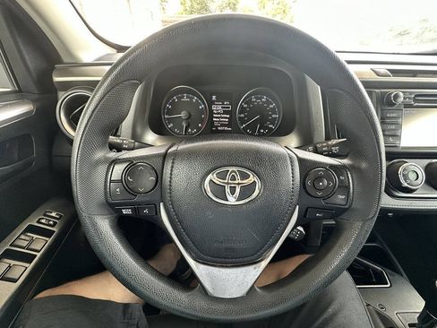 Used 2017 Toyota RAV4 LE FWD image 6