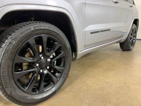 Used 2018 Jeep Grand Cherokee Altitude AWD/4WD image 2