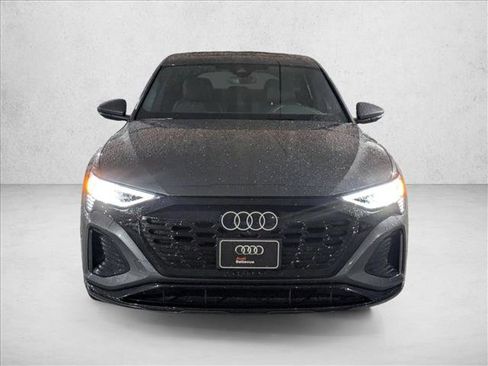 Used 2024 Audi Q8 e-tron Premium Plus image 2