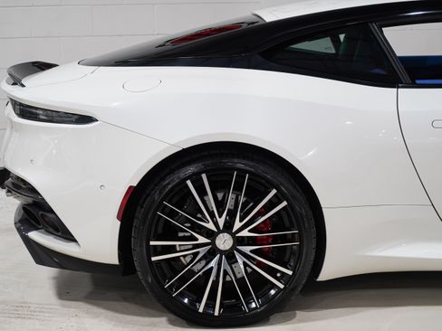 Used 2020 Aston Martin DBS Superleggera RWD image 21