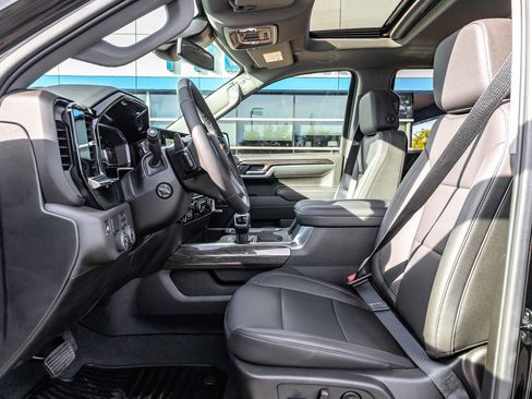 Used 2025 Chevrolet Silverado 1500 LTZ w/ LTZ Convenience Package II image 7