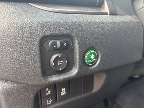 Used 2022 Honda Pilot Sport image 49