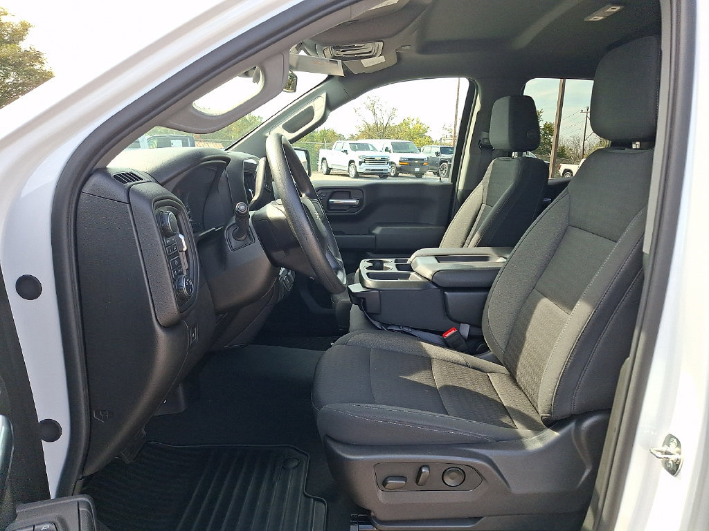 Used 2024 Chevrolet Silverado 1500 Custom w/ Turbomax Blackout Package AWD/4WD image 15