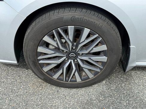 Used 2023 Nissan Altima 2.5 SV w/ SV Premium Package image 11