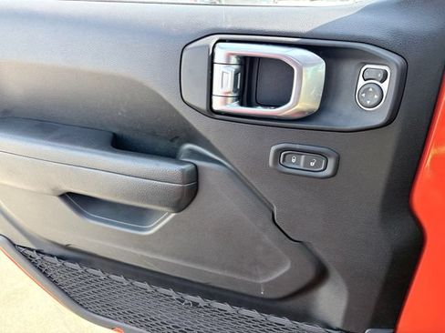 Used 2023 Jeep Wrangler Unlimited Rubicon 4xe AWD/4WD image 13