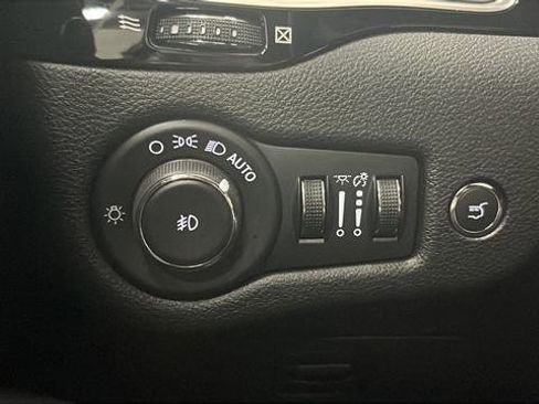 Used 2023 Jeep Cherokee Altitude Lux image 38
