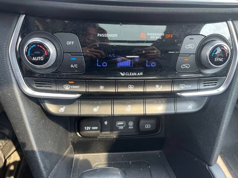 Used 2020 Hyundai Santa Fe Limited AWD/4WD image 9