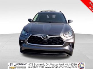 Used 2023 Toyota Highlander LE AWD/4WD video 3