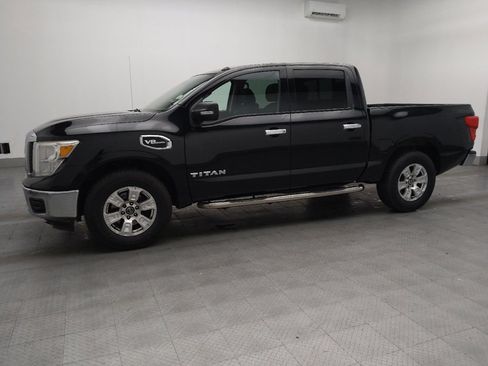 Used 2017 Nissan Titan SV image 2