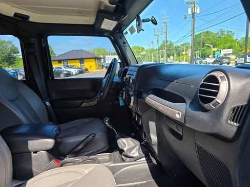 Used 2016 Jeep Wrangler Unlimited Sport AWD/4WD image 16