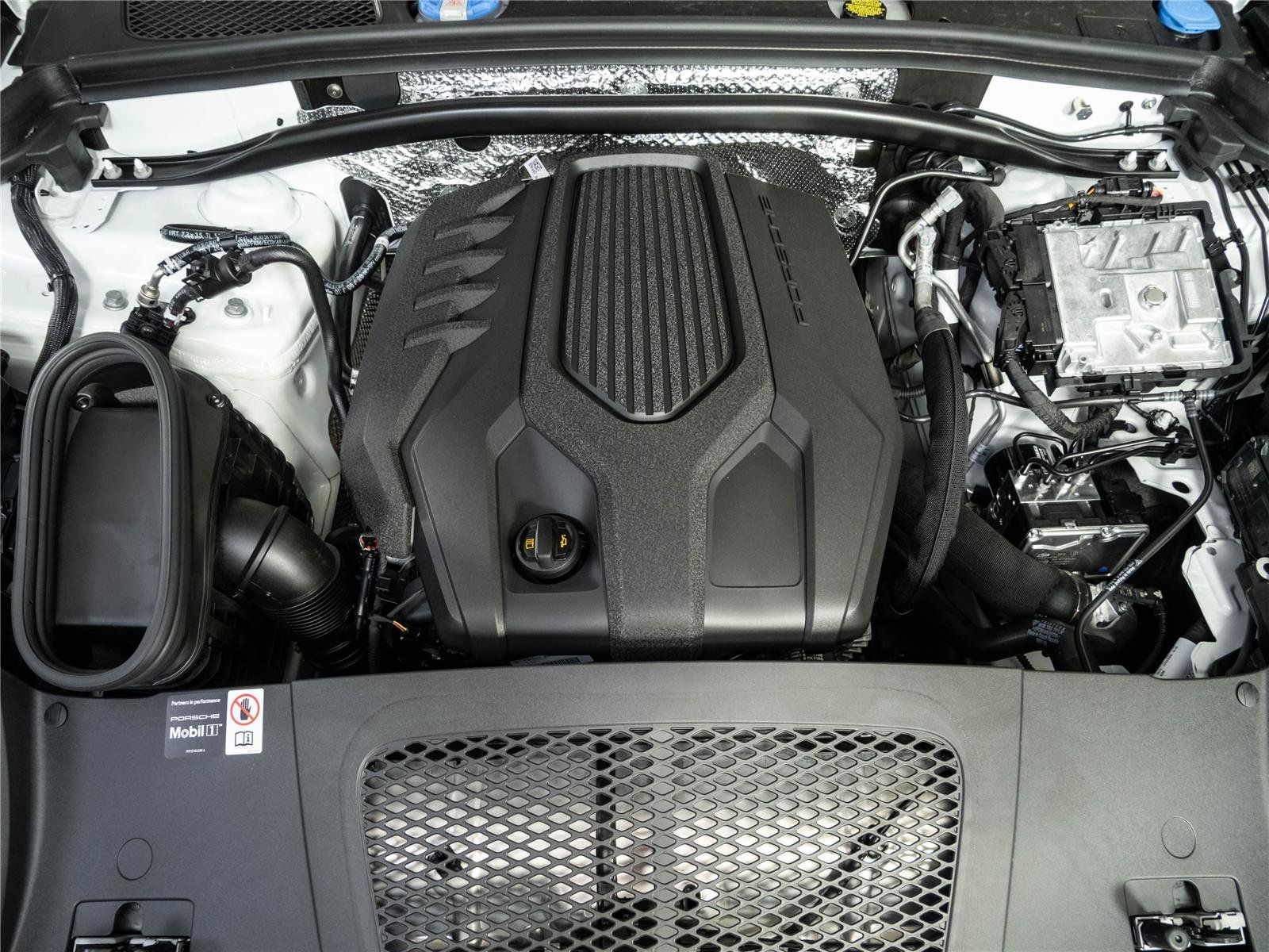 New 2026 Porsche Macan Turbo AWD/4WD image 35