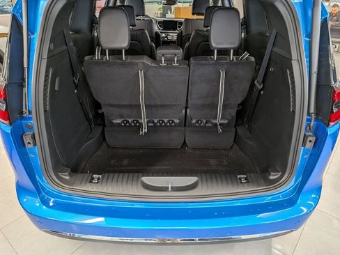 New 2026 Chrysler Pacifica Select image 5