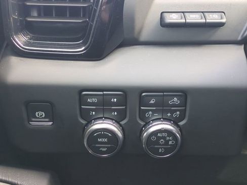 Used 2024 GMC Sierra 1500 AT4X image 21