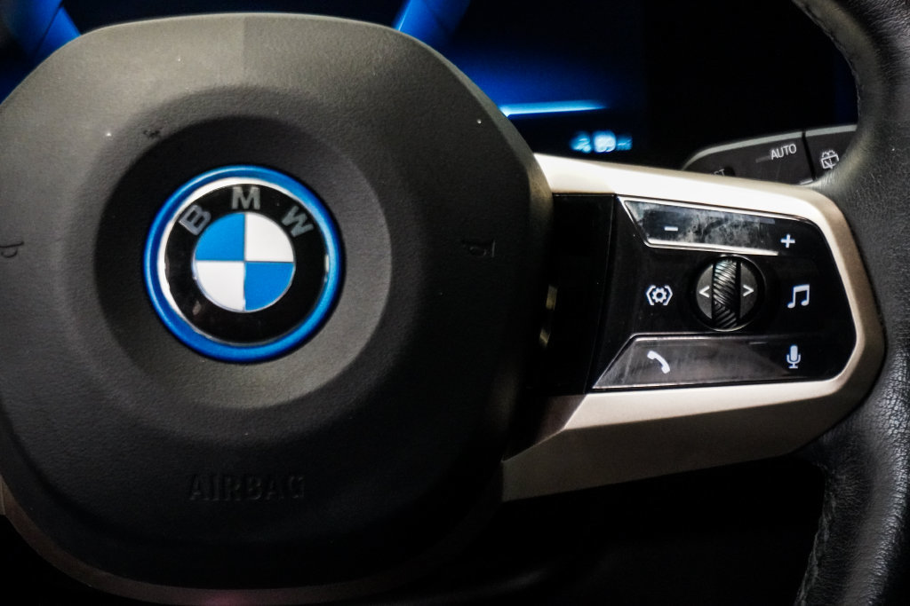 Used 2024 BMW iX xDrive50 w/ Sport Package AWD/4WD image 13