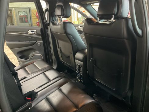 Used 2016 Jeep Grand Cherokee Overland w/ Advanced Technology Group AWD/4WD image 18