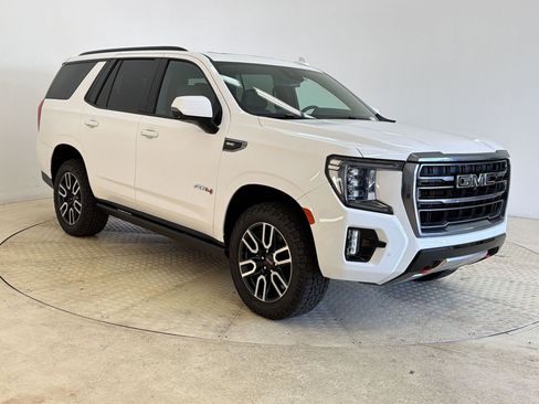 Used 2023 GMC Yukon AT4 w/ Technology Package AWD/4WD image 7
