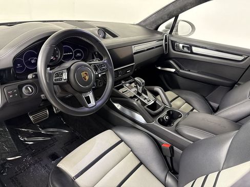 Certified 2023 Porsche Cayenne Turbo AWD/4WD image 4