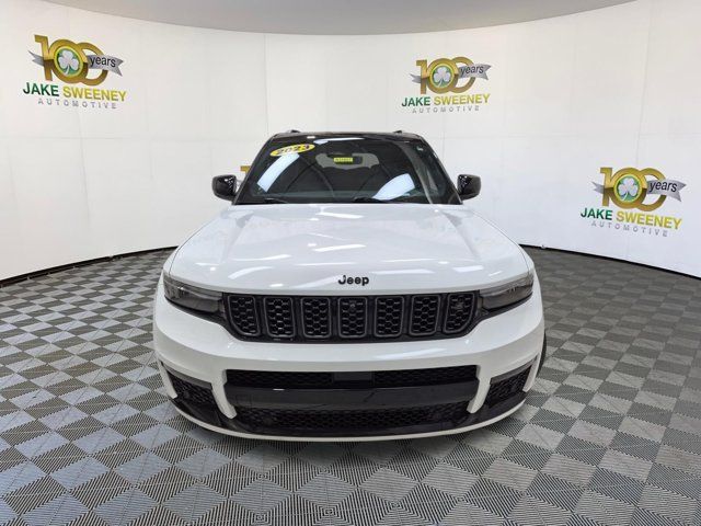 Used 2023 Jeep Grand Cherokee L Summit w/ Advanced Protech Group IV AWD/4WD image 3